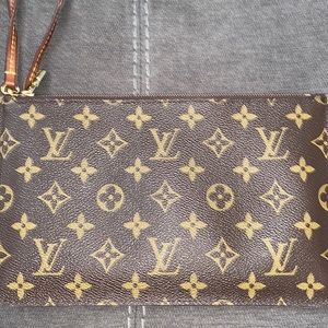 LOUIS VUITTON
Monogram Neverfull MM GM Pochette